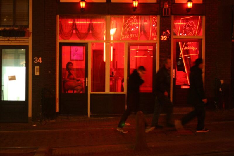 Amsterdam Red Light District Tour With a Local Guide - Experience Highlights