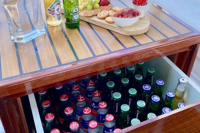 Amsterdam Small-Group Canal Cruise Including Snacks and Drinks - Views and Landmarks