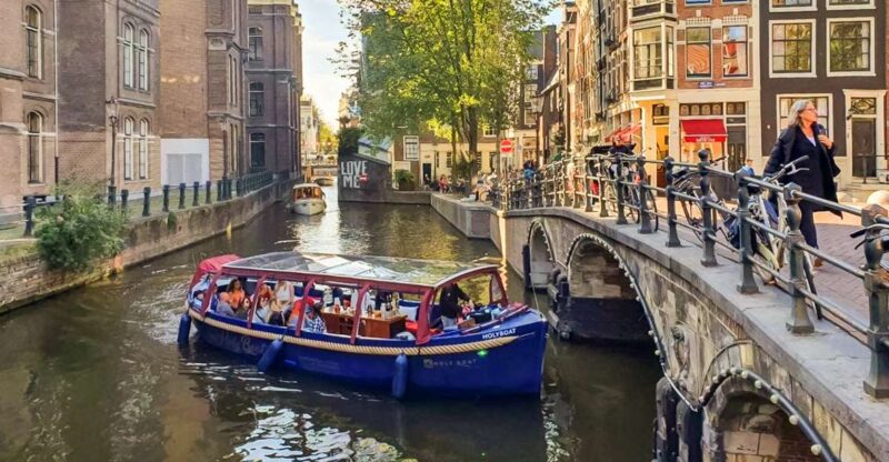 Amsterdam: Smoke and Lounge City Boat Cruise - Departure and Route