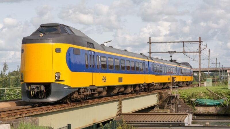 Amsterdam: Train + Tram Transferring To/From Scheveningen - Onboard Amenities and Connectivity