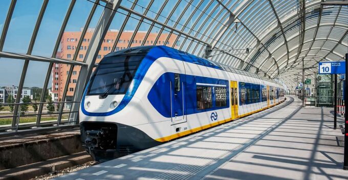 Amsterdam: Travel Ticket for 1-3 Days With Airport Transfer - Getting to and From Schiphol Airport