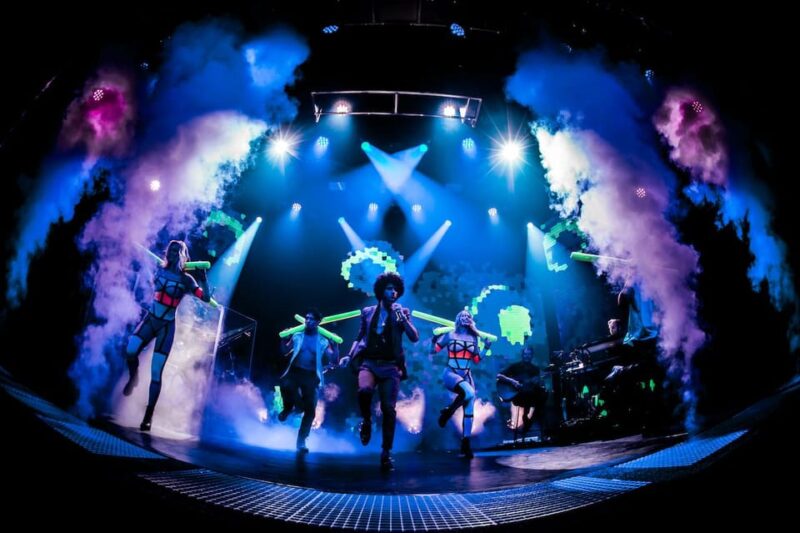 Amsterdam: VEGAS Dinner Show With 3-Course Sharing Menu - Captivating Theater and Seating