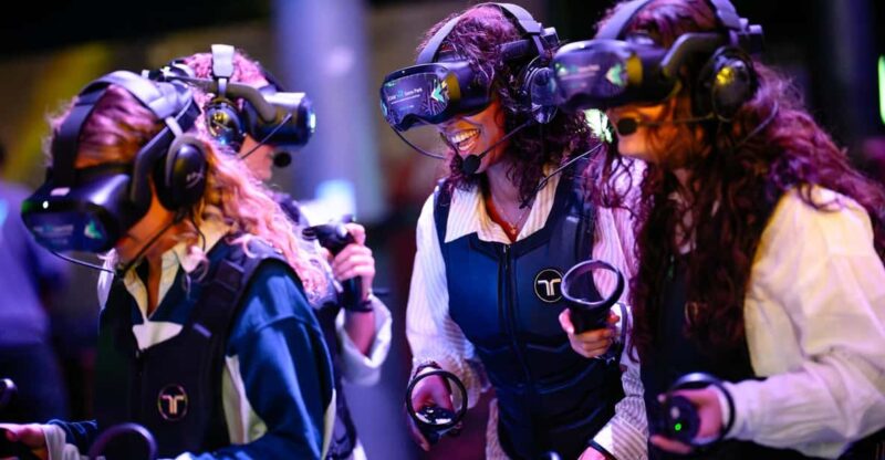 Amsterdam: VR Game Park Free-Roaming Experience - Game Features