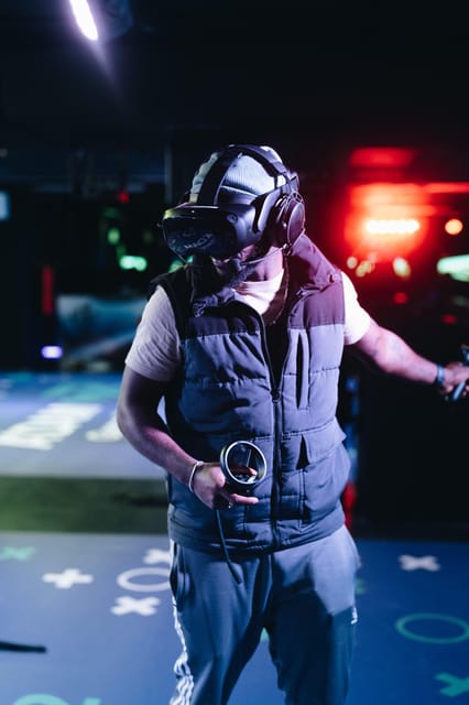 Amsterdam: VR Game Park Free-Roaming Experience - Group Size and Duration