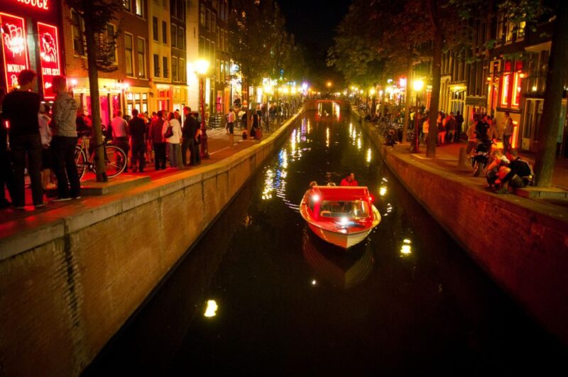 Amsterdam: Walking Tour of the Red Light District - Key Points