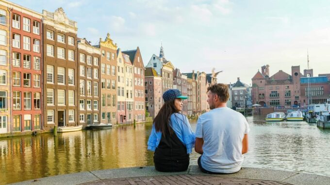 Amsterdam: Walking Tour With Audio Guide on App - Tour Details
