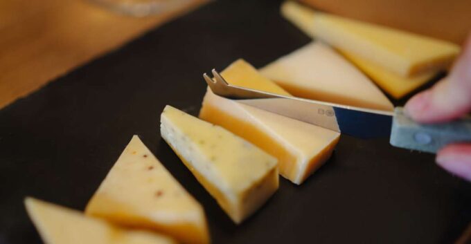 Amsterdam Walking Tour With Cheese Tasting - Inclusions and Exclusions