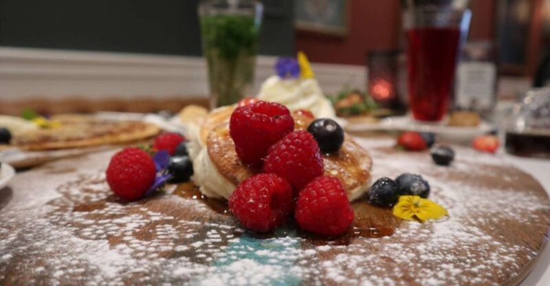 Amsterdam: Walking Tour With Dutch Pancake Lunch - Culinary Experience