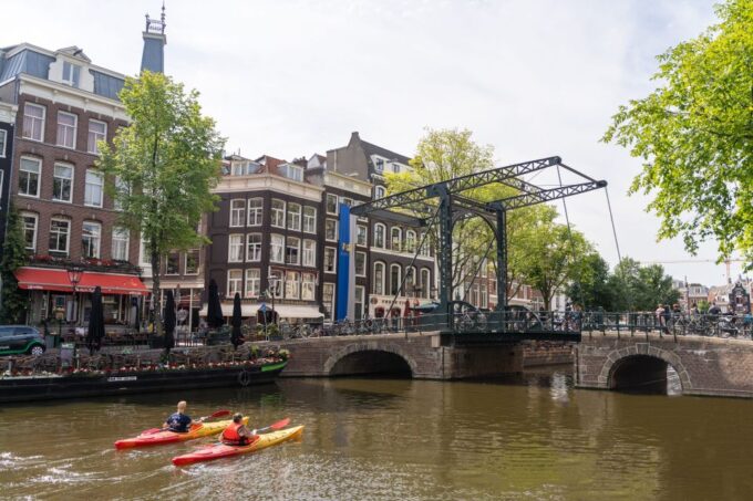 Amsterdam: Walking Tour With Dutch Pancake Lunch - Explore Amsterdams History