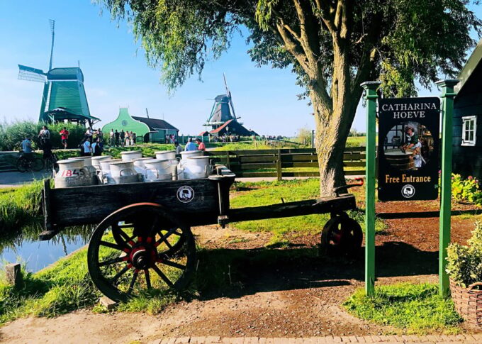 Amsterdam: Zaanse Schans and Giethoorn Day Trip With Cruise - Pickup and Drop-off