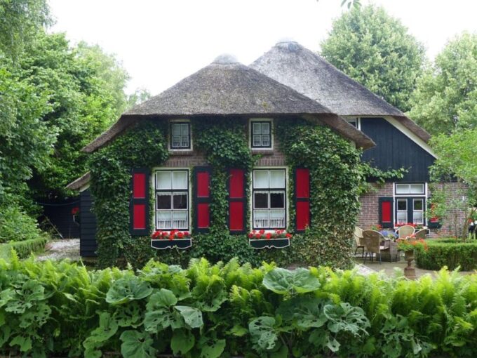 Amsterdam: Zaanse Schans & Giethoorn Guided Combo Tour - Frequently Asked Questions