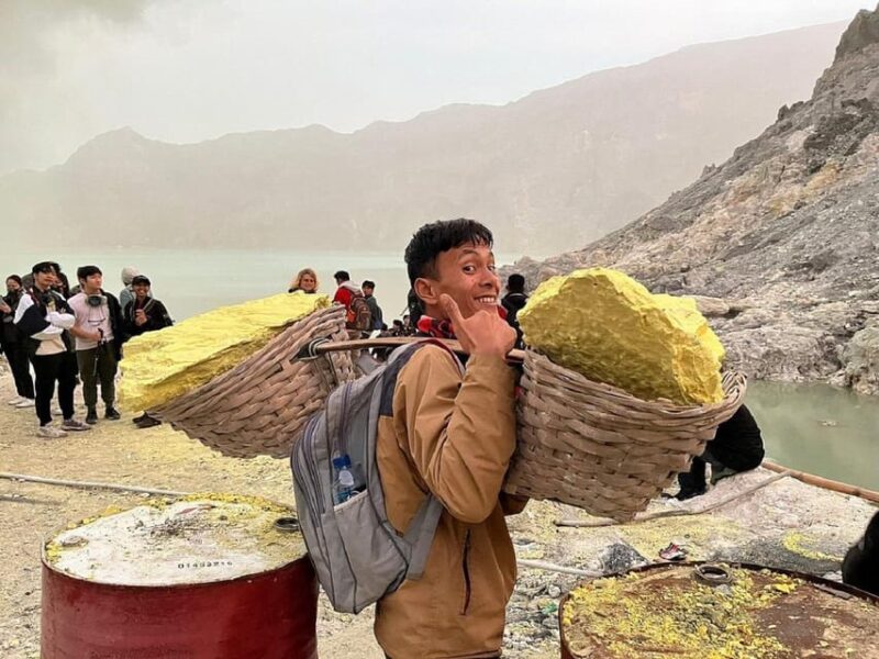 An Intimate Private Kawah Ijen Midnight Tour From Banyuwangi - What to Bring