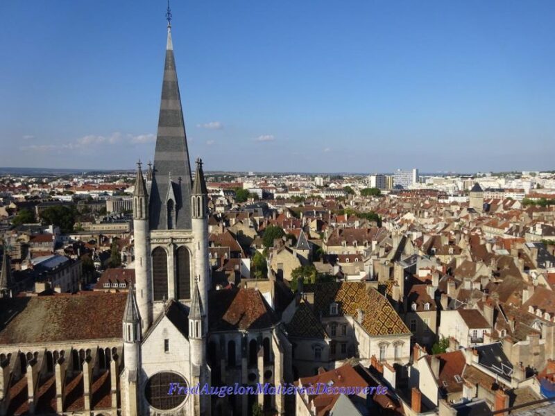 An Over-Look at the City With Shiny Roofs ! - Discovering the City Centers Alleys