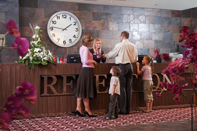 Anaheim Resort Private Transfer To or From Hollywood, CA. - Group Transport Accommodations