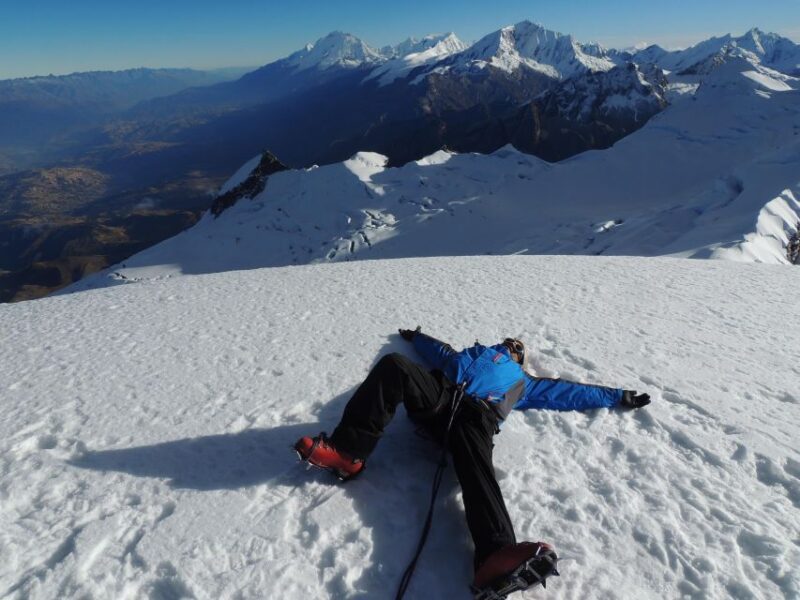 Ancash: Mountaineering to the Vallunaraju Mountain |2D-1N| - Transportation and Accommodation