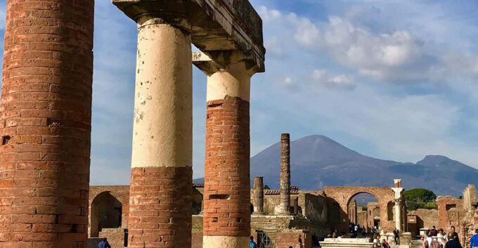 Ancient Pompeii: Exciting Discoveries! - Exploring Pompeiis Ruins