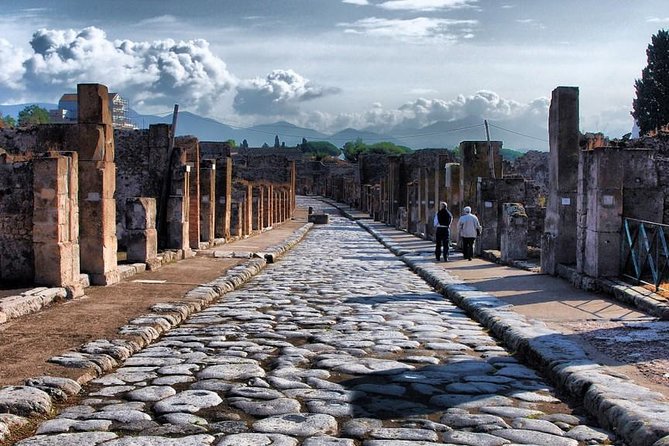 Ancient Pompeii up to the Vesuvius Tour With Local Guide & Driver From Naples - Experiencing Local Cuisine