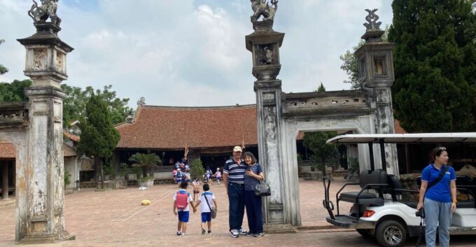 Ancient Treasures: Private Duong Lam & Van Phuc Village Tour - Shopping Opportunities