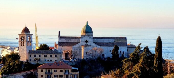 Ancona: City Walking Tour With Wine and Food Tasting - Wine Tasting Experience
