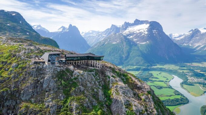 Åndalsnes: Gondola and Guided Mountain Walk - Breathtaking Gondola Ride