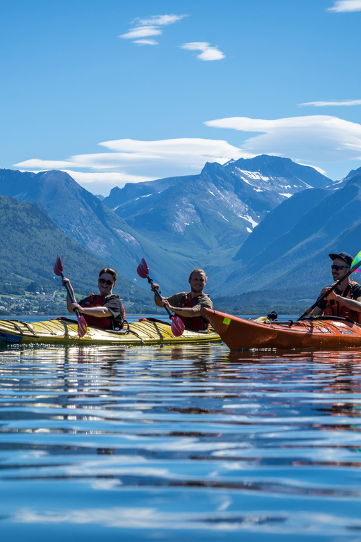 Åndalsnes: Kayaking in Majestic Romsdalsfjord - Kayaking in Romsdalsfjorden