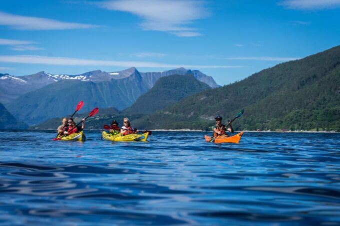 Åndalsnes: Kayaking in Majestic Romsdalsfjord - Photo Opportunities