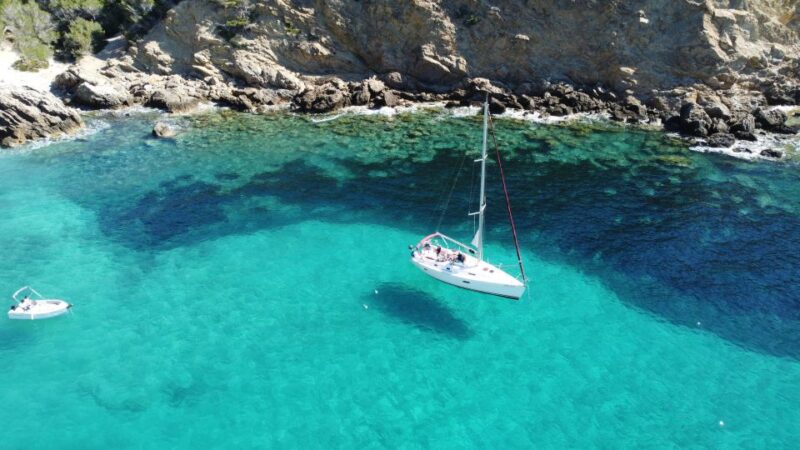 ANDRATX: ONE DAY TOUR ON A PRIVATE SAILBOAT - Inclusions and Amenities