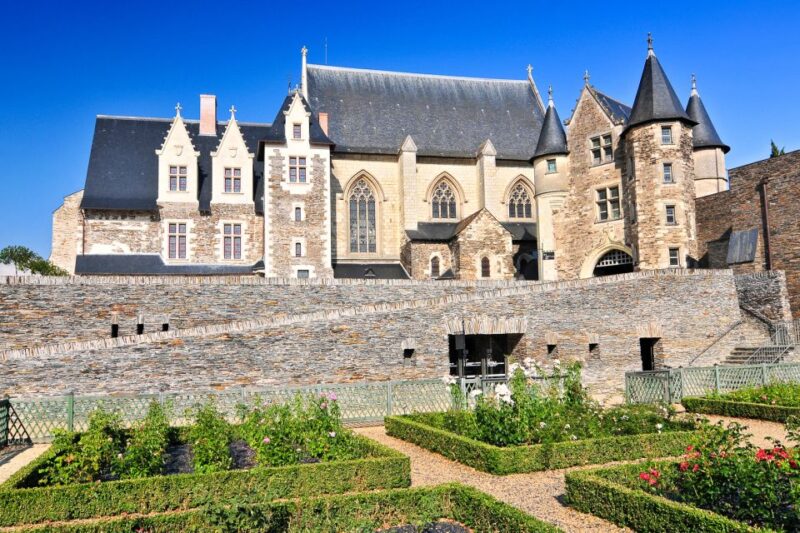 Angers: Château D'angers Entrance Ticket - Group Size Limitations