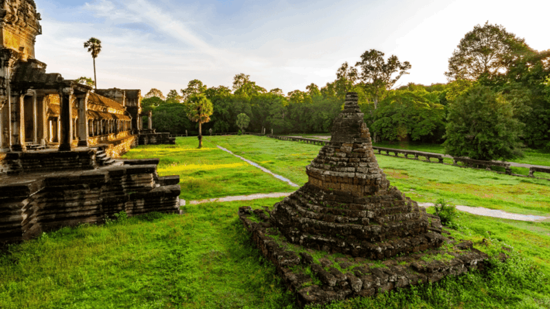 Angkor Highlights Tour: Angkor Wat, Angkor Thom & Ta Prohm - Transportation and Amenities