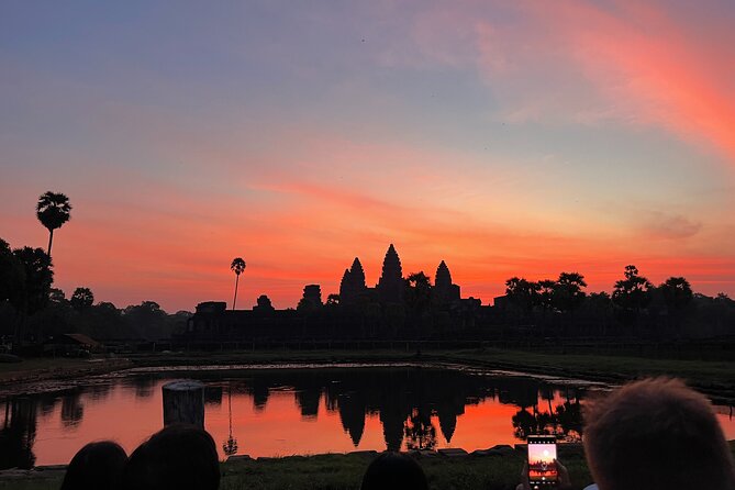 Angkor Sunrise Bike Tour With Lunch Included - Angkor Wat Highlights