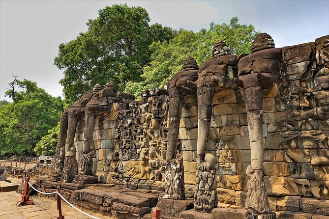 Angkor Sunrise Tour by Bike With Breakfast, Lunch & Tour Guide - Hotel Pickup and Drop-off