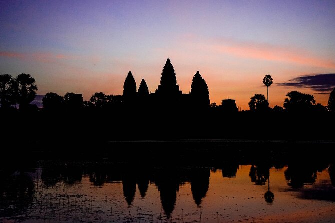 Angkor Sunrise Vespa Tour With Breakfast and Lunch - Group Size and Accessibility