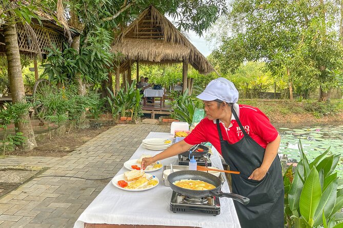Angkor Sunrise Vespa Tour With Breakfast and Lunch - Exploring the Angkor Complex