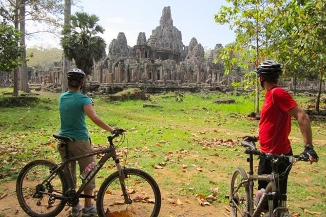 Angkor Wat & Bayon: the Smiling Temple Bike Tour - Discovering Bayon Temple