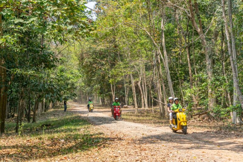 Angkor Wat: Guided Vespa Tour Inclusive Lunch at Local House - Itinerary Highlights