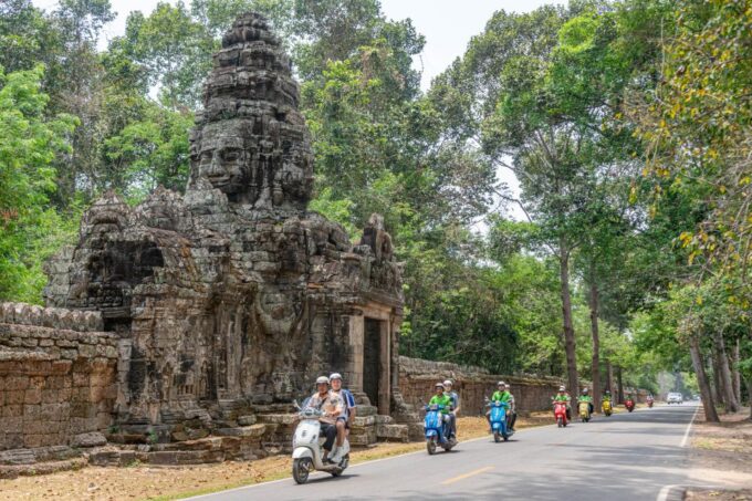 Angkor Wat: Guided Vespa Tour Inclusive Lunch at Local House - Vespa Adventure