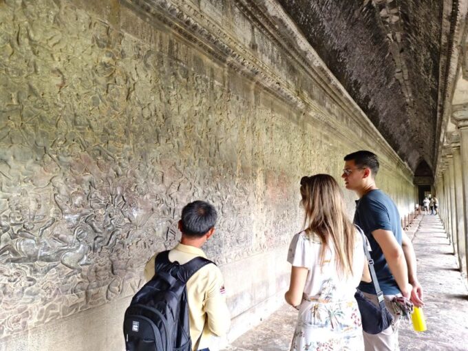 Angkor Wat: Highlights and Sunrise Guided Tour - Sightseeing in Angkor Thom