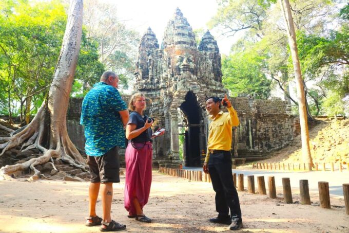 Angkor Wat: Highlights and Sunrise With Spanish Guide - Early Morning Pickup