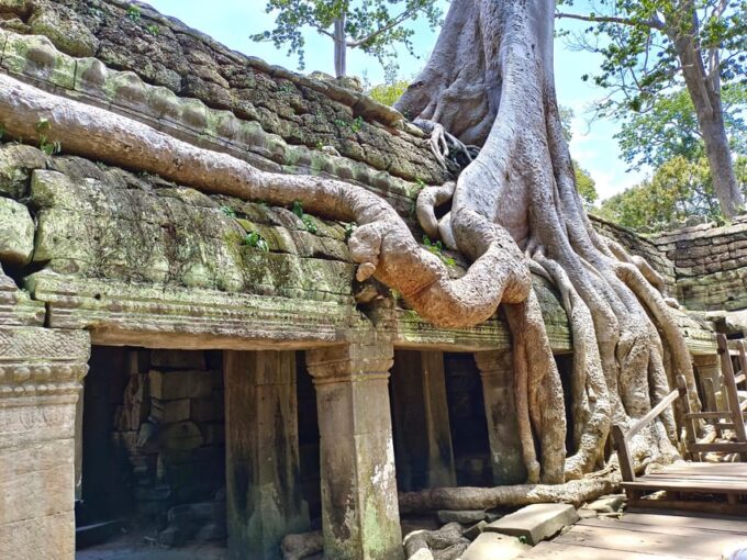 Angkor Wat: Highlights and Sunrise With Spanish Guide - Exploration of Historical Sites