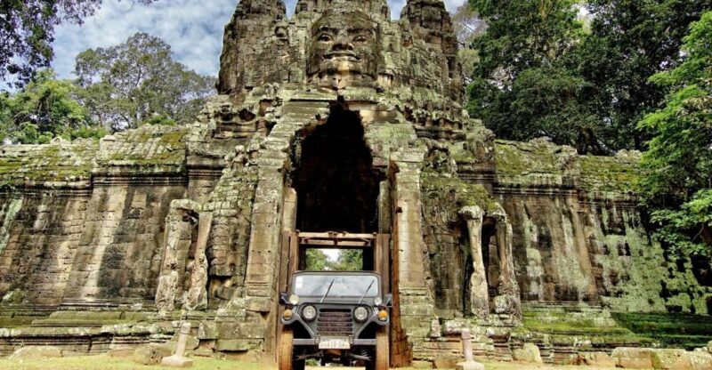 Angkor Wat in a Vintage Jeep With Driver - Jeep Rental - Dress Code and Terrain