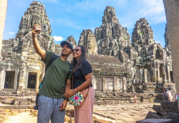 Angkor Wat: Sunrise Jeep Tour With Breakfast and Lunch - Historical Exploration