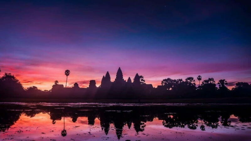 Angkor Wat: Sunrise: Ta Prohm and Bayon Temple Tour - The Majestic Bayon Temple and the Fortified City of Angkor Thom