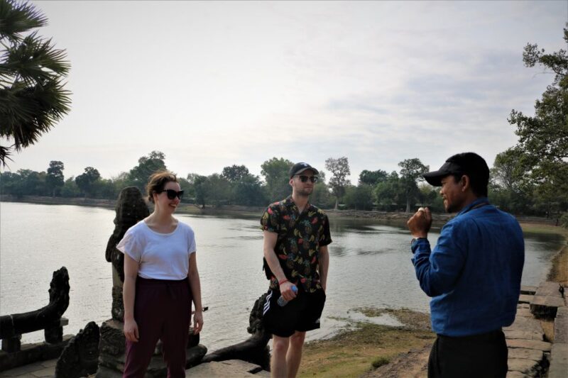 Angkor Wat: Tuk Tuk and Walking Tour - Itinerary Highlights
