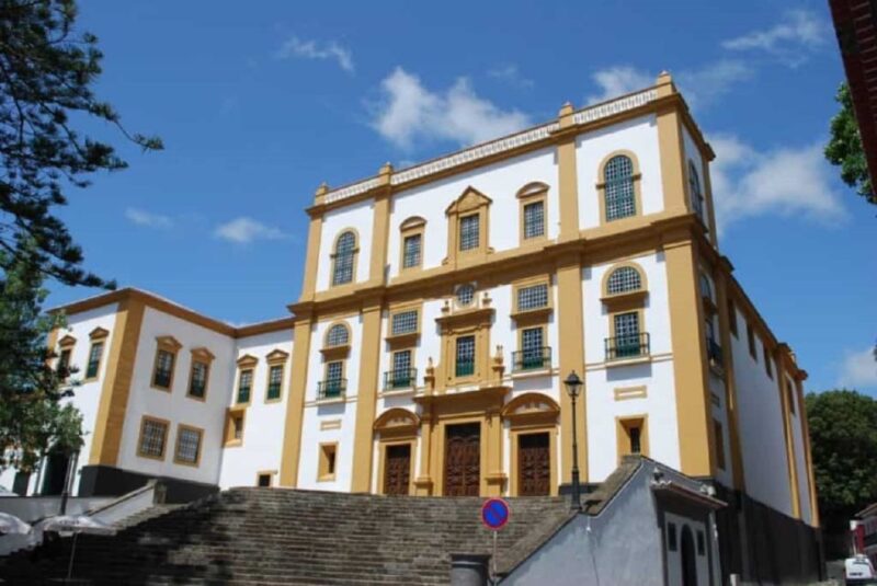 Angra Do Heroísmo: Walking Tour With Local Pastry and Coffee - Itinerary