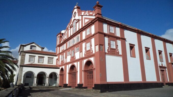 Angra Do Heroísmo: Walking Tour With Local Pastry and Coffee - Discovering Local Flavors