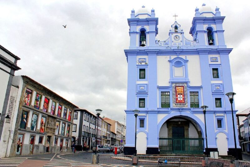 Angra Do Heroísmo: Walking Tour With Local Pastry and Coffee - Tour Experience