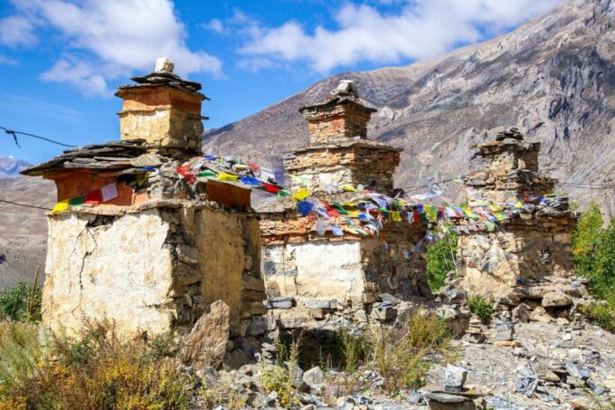 Annapurna Circuit Trek - 12 Days - Trekking Guide and Lodging
