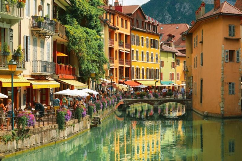 Annecy: Capture the Most Photogenic Spots With a Local - Capturing Pont Des Amours and Palais De Lisle