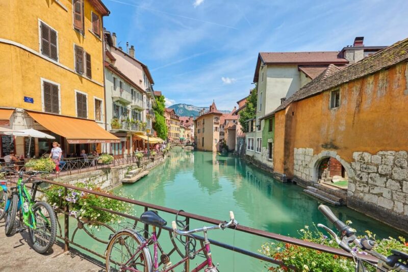 Annecy: Capture the Most Photogenic Spots With a Local - Insider Tips for Bars, Cafes, and Restaurants