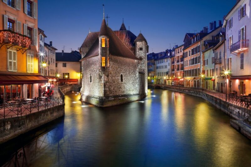 Annecy: City Highlights Self-Guided Scavenger Hunt & Tour - Experience